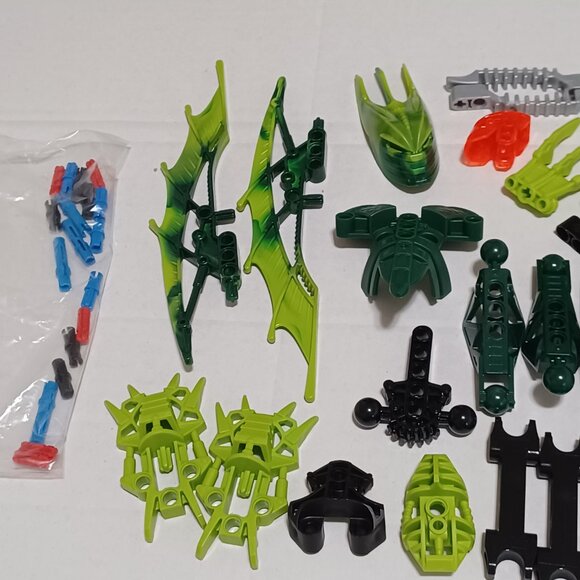 Incomplete Lego Bionicle Glatorian Gresh 8980 with Instruction Manual - Picture 4 of 4